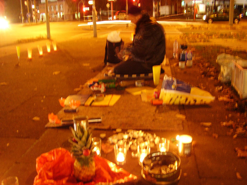 Teelichter und Hupen auf der Kreuzung Hamburg Str. >< Dehnhaide