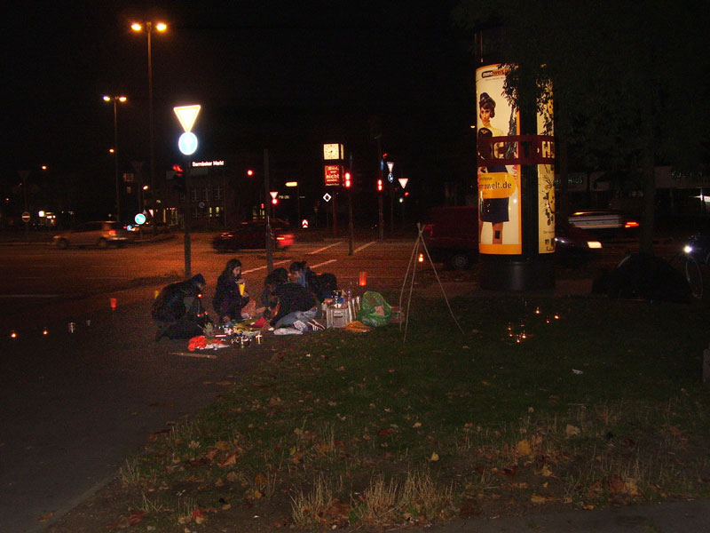 Teelichter und Hupen auf der Kreuzung Hamburg Str. >< Dehnhaide